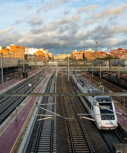 Una brecha de siete kilómetros de tren divide Valladolid 42 años después