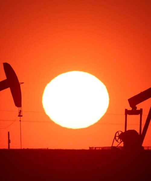 Más pobres, menos viajes y menos empleo. Así sería el mundo con el petróleo a 200 dólares