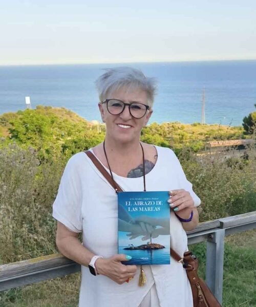 Ana María Ocha Pérez estremece y cautiva al público con su nueva joya literaria ‘El Abrazo de las Mareas’
