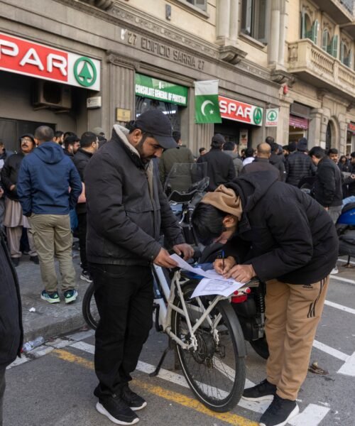 La regularización de migrantes tendrá ventanillas propias en las oficinas de Correos y de la Seguridad Social  