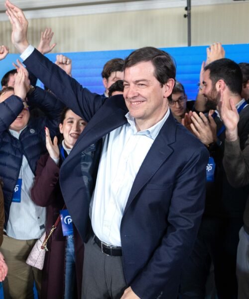 El PP gana las elecciones y contiene a Vox en Castilla y León mientras el PSOE se recupera