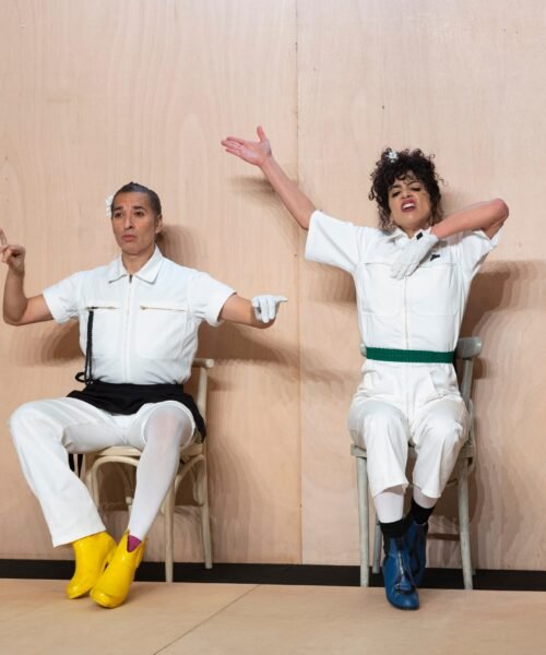 ‘RI TE’: desacralizar lo intocable con potestad y unas risas