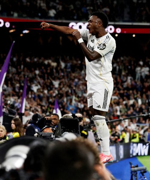 Vinicius quiere que siga la Liga y decanta con un doblete el triunfo del Madrid ante el Atlético