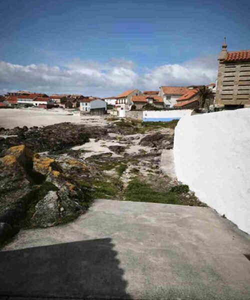 O PSdeG de Ribeira levará a pleno a construción dunha pasarela na praia do Prado para mellorar a conexión peonil en Corrubedo