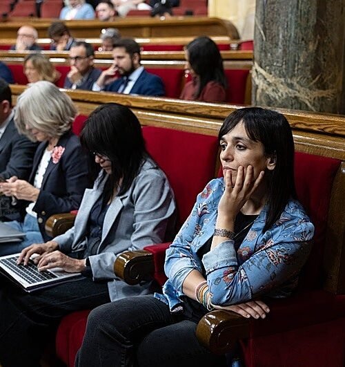 El cordón sanitario del PSC contra Orriols se aprieta en el Parlament y se afloja en Ripoll