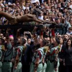 La Legión desfila entre aplausos y vítores: ¡Viva España! ¡Viva la Legión! ¡Viva el Cristo de la Buena Muerte!