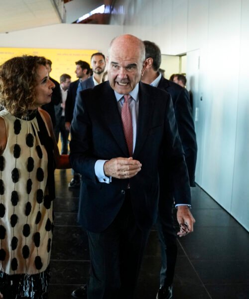 Un juez reactiva la causa de los avales de la Junta y pide de urgencia una resolución que implica a María Jesús Montero