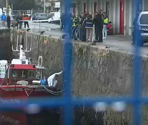 Os indicios apuntan a un posible suicidio no caso do home atopado morto no porto de Ribeira