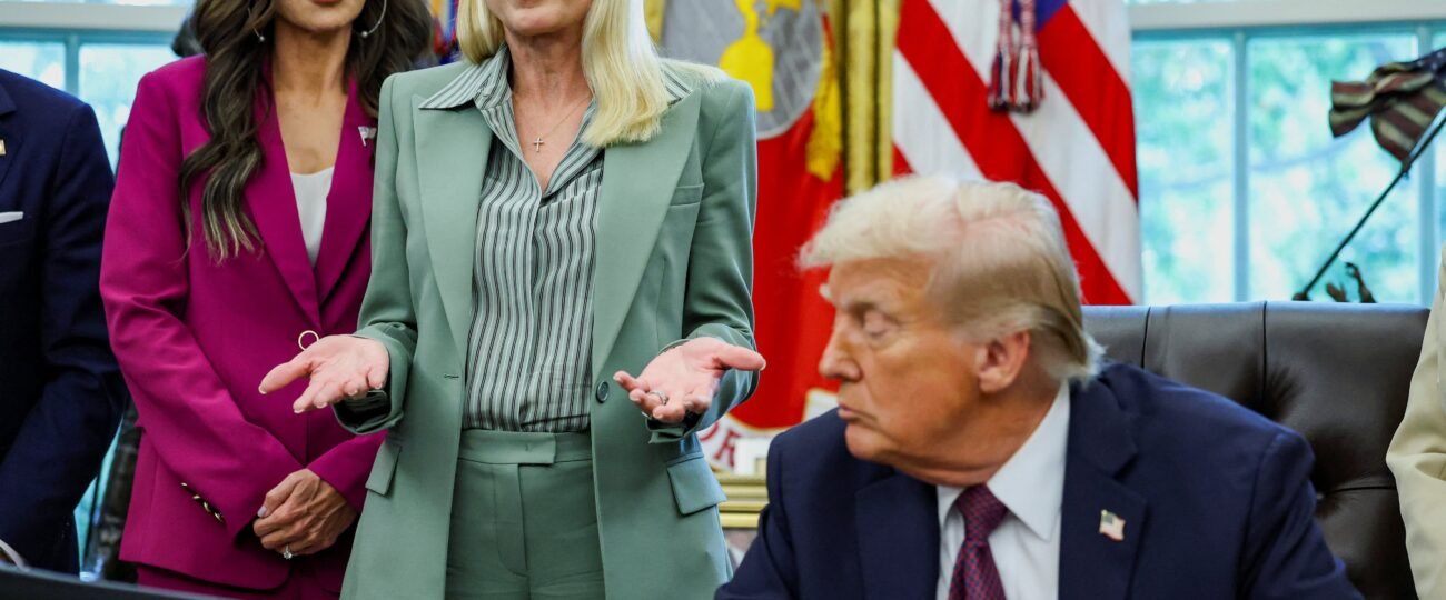 Trump destituye a la fiscal general Pam Bondi