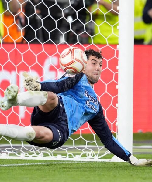 Unai Marrero, otro héroe vestido de azul como Arconada