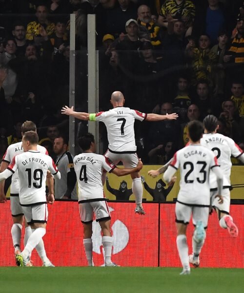 El Rayo muestra su coraje en Atenas y alcanza unas históricas semifinales europeas