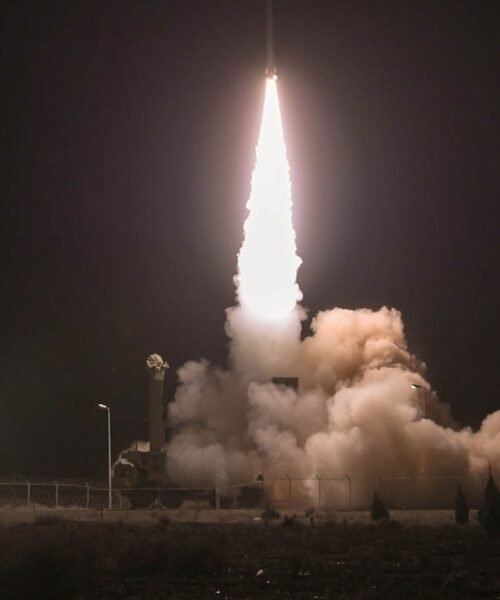 Irán y EE UU buscan retomar el diálogo en medio de amenazas sobre Ormuz