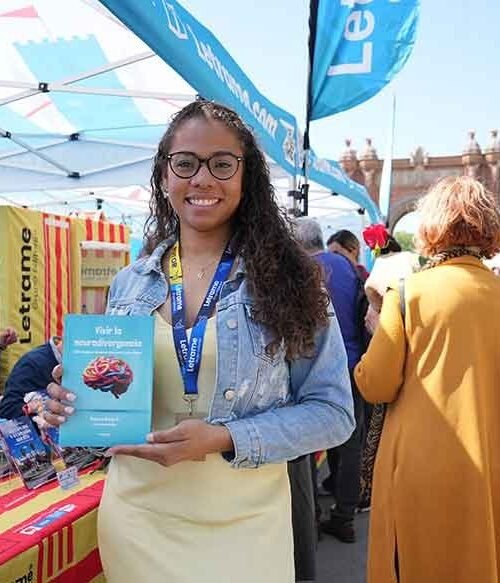 Sant Jordi da voz a la diversidad en la literatura, Rebeca Matos C presenta “Vivir la neurodivergencia” en una jornada llena de emoción y cultura