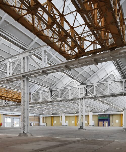 Un centro de convenciones renovado y una nave convertida en teatro: los premios Mies van der Rohe aplauden la arquitectura responsable