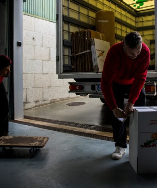 Una vida entre cajas: la crisis de la vivienda obliga a los hijos a mudarse más veces que sus padres