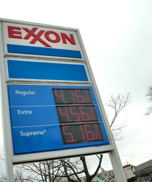 Trump choca con su ‘drill, baby, drill’: la paradoja de EE UU se ahoga por la escasez de petróleo, pese a ser el primer productor mundial