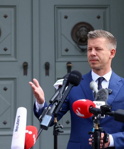 Magyar anuncia que cerrará los informativos de los medios públicos de Hungría hasta que dejen de ser “propaganda” de Orbán