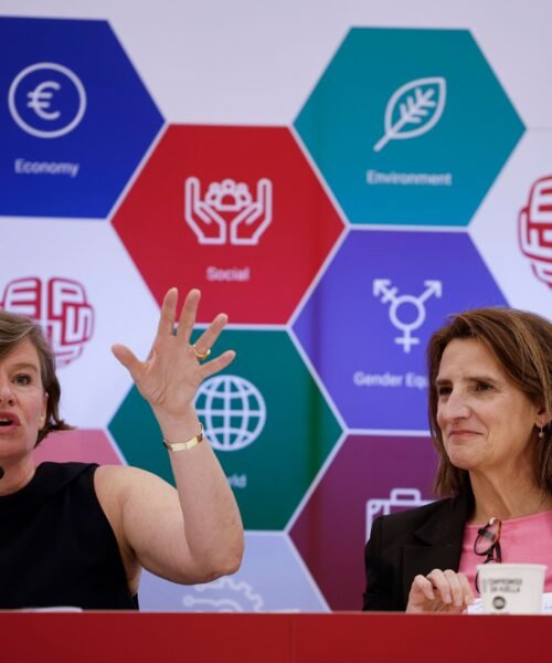 La cumbre progresista busca recetas contra el populismo: poner coto al negocio con los servicios públicos e impuestos a los ultrarricos