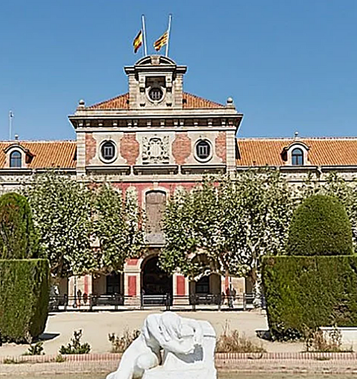 El Parlament de Cataluña recurre el fallo que le obliga a izar la bandera de España permanentemente