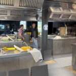 O Concello de Ribeira renova o chan da aula de cociña do Mercado Municipal