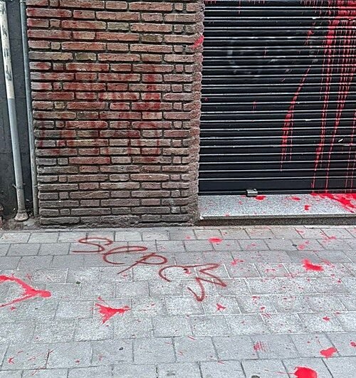 El SEPC ataca con pintura la sede de Vox en Barcelona