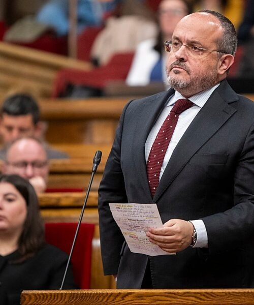 Fernández se presenta a la reelección para presidir el PP catalán con la vista puesta en ayudar a Feijóo