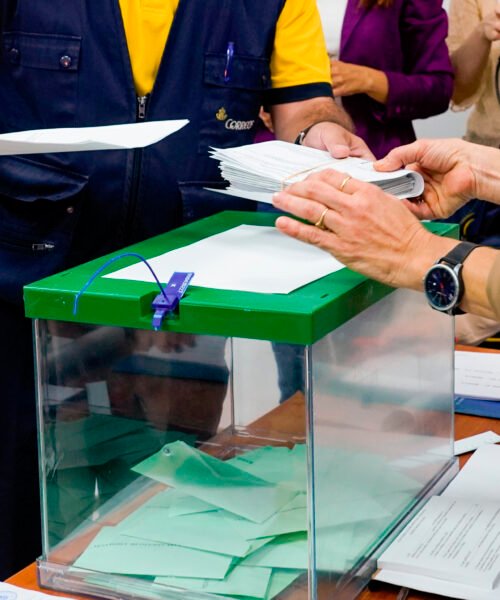 La participación a las 18.00 horas en las elecciones de Andalucía se dispara al 52,16%, más de siete puntos y medio superior a la de 2022