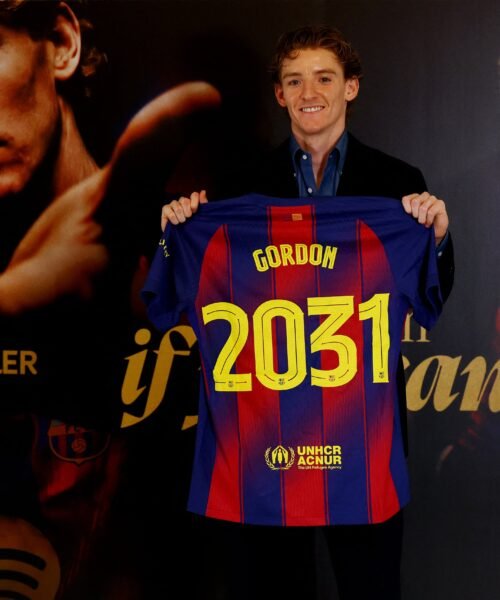 El Barcelona hace oficial el fichaje de Anthony Gordon con ocho horas de retraso por problemas burocráticos