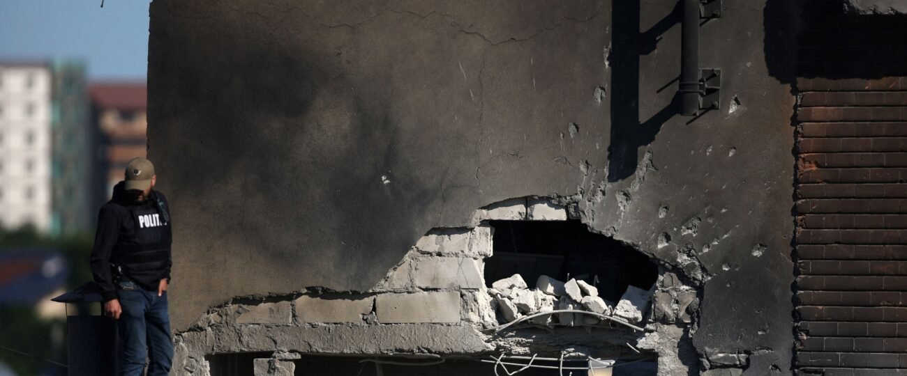 Dos heridos al impactar un dron ruso contra un edificio de viviendas en Rumania