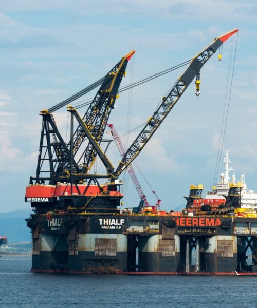 Los países petroleros de fuera del Golfo hacen caja con la crisis de Ormuz