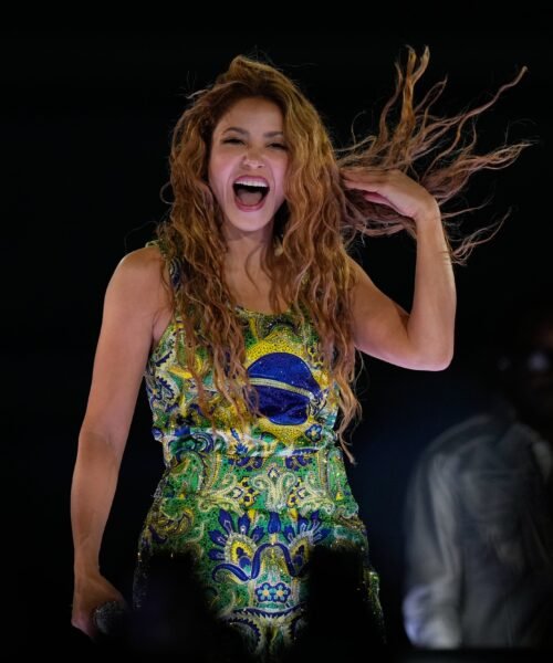 Shakira, aclamada reina de la música latina por dos millones de personas en la playa de Copacabana