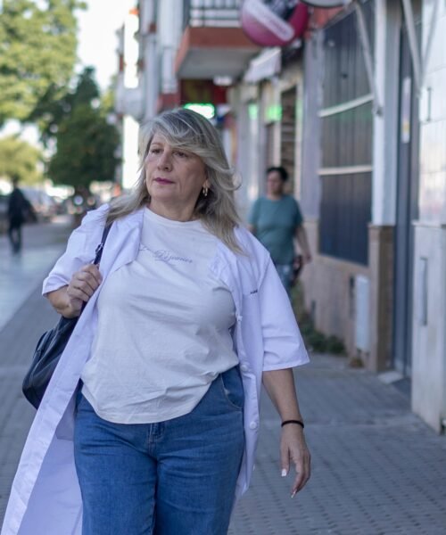Las trabajadoras de ayuda a domicilio amenazan con ir a la huelga: “Somos grúas humanas”