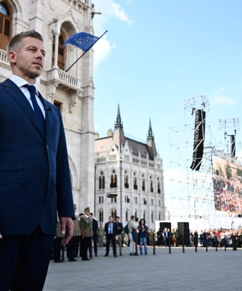 Magyar inaugura el cambio de régimen en Hungría