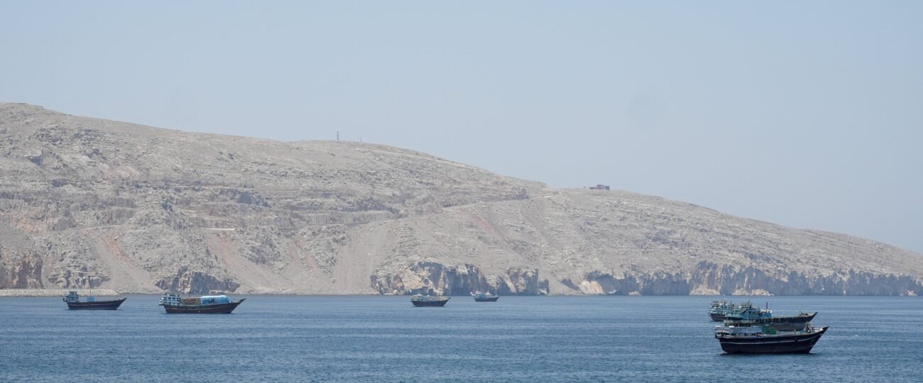 Irán crea un organismo para controlar el tránsito en el estrecho de Ormuz: peajes en riales según la carga y el barco
