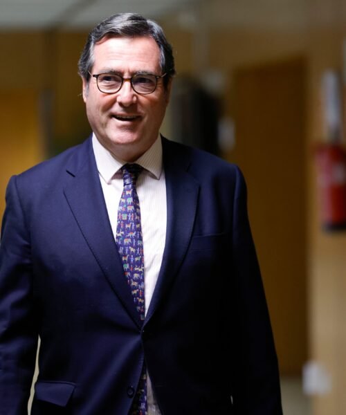 La patronal vuelve a la negociación para reformar la indemnización por despido e insiste en su rechazo a elevarla