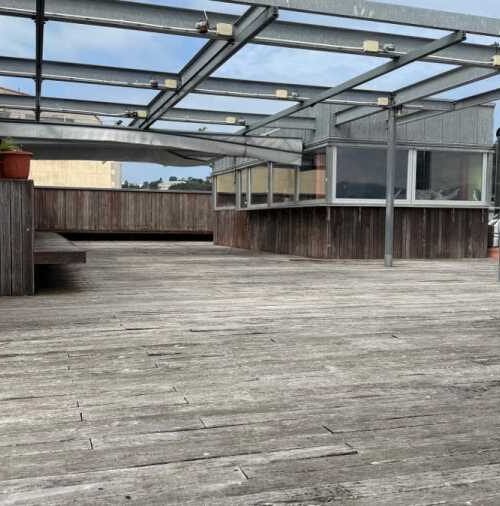 O Concello de Ribeira adxudica a mellora da terraza do Mercado Municipal