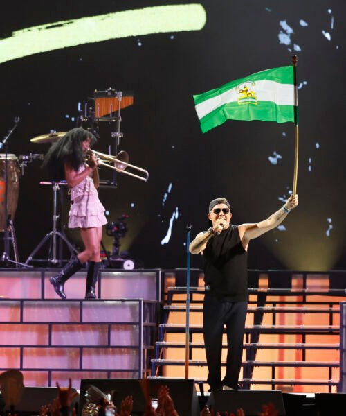 Alejandro Sanz arranca su gira nacional en Sevilla y triunfa con el estadio en pie aclamándolo: «Viva la música y viva la vida. Quiéranse mucho»