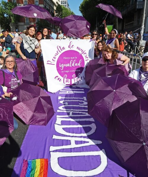“Mamá, ¿por qué yo no puedo ser cura?”: la protesta de las mujeres católicas durante la misa del Papa