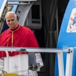 El Papa confiesa, durante su vuelo a España, que es del Real Madrid
