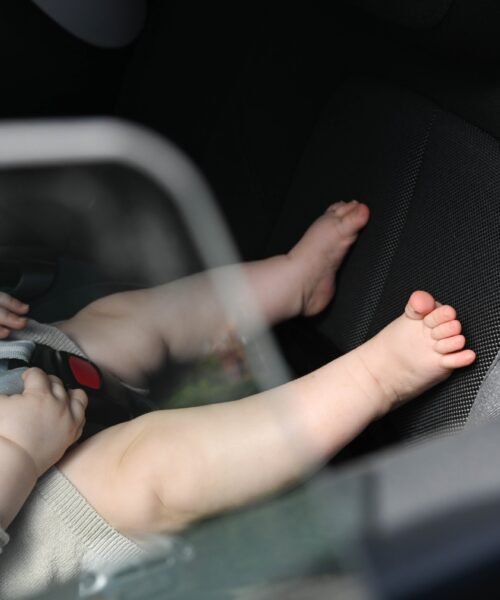 Una iniciativa persigue incluir en todos los coches europeos un sistema que alerte cuando se olvida a un bebé dentro