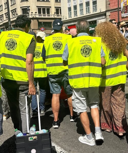 Los voluntarios que acompañaron a los sin techo excluidos de la misa: “Han limpiado las calles porque venía el Papa”