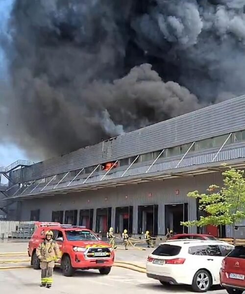 Declarado un incendio en la fábrica de Honda en Barcelona