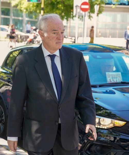 La Moncloa denuncia “la persecución, la obsesión y la desproporción” del juez Peinado