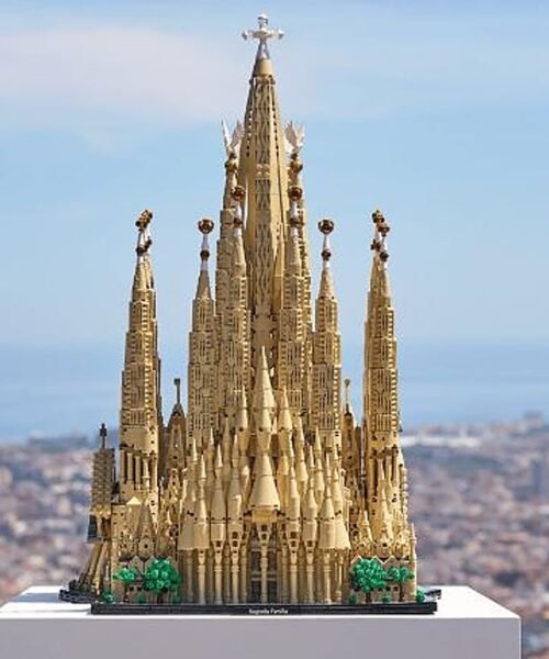 Lego pone a la venta su mayor set: una Sagrada Familia de más de 12.000 bloques