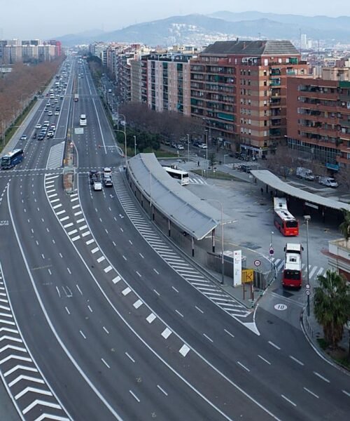 Cortes por obras de pavimentación en dos importantes accesos de Barcelona: fechas, horarios y alternativas de transporte público