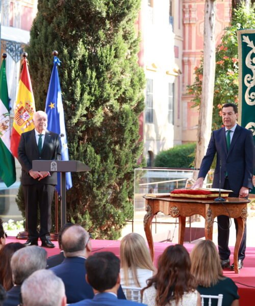Juanma Moreno trata de minimizar el efecto de su pacto con Vox: «Los valores no cambian, la vía andaluza sigue vigente»
