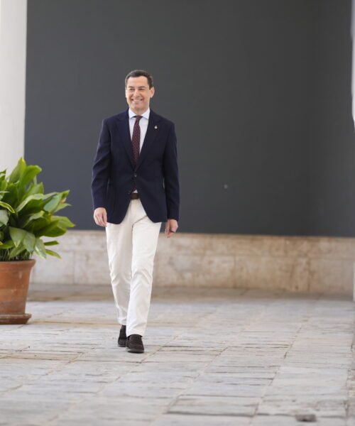 Juanma Moreno nombra un gobierno de continuidad, pensado para contrarrestar el peso de Vox y en el que sale reforzado Antonio Sanz