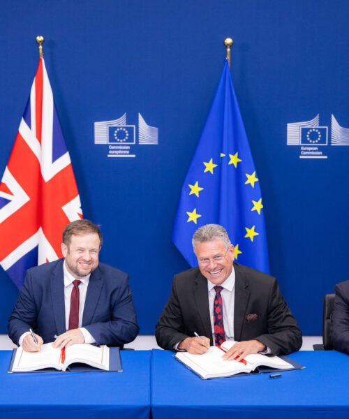 La UE y Reino Unido firman el acuerdo para derribar de manera inmediata la verja de Gibraltar: «Le damos la vuelta a tres siglos de confrontación»