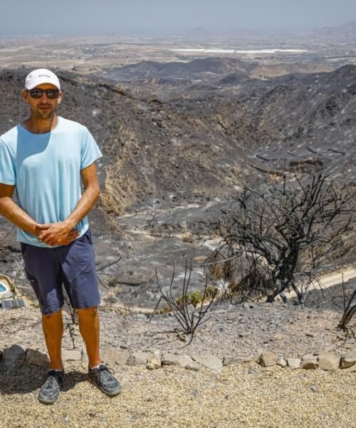 Tristán, vecino de Bédar, siguió la evolución de las llamas desde su casa porque nadie le avisó del incendio: «Ya no me siento seguro aquí»
