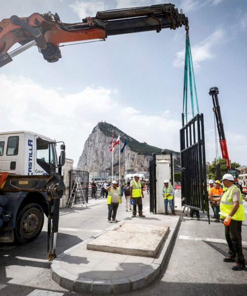 España ‘pasa de pantalla’ en Gibraltar y deja atrás el conflicto por la soberanía: «Un brexit con una Verja cerrada sería una tragedia para el pueblo»